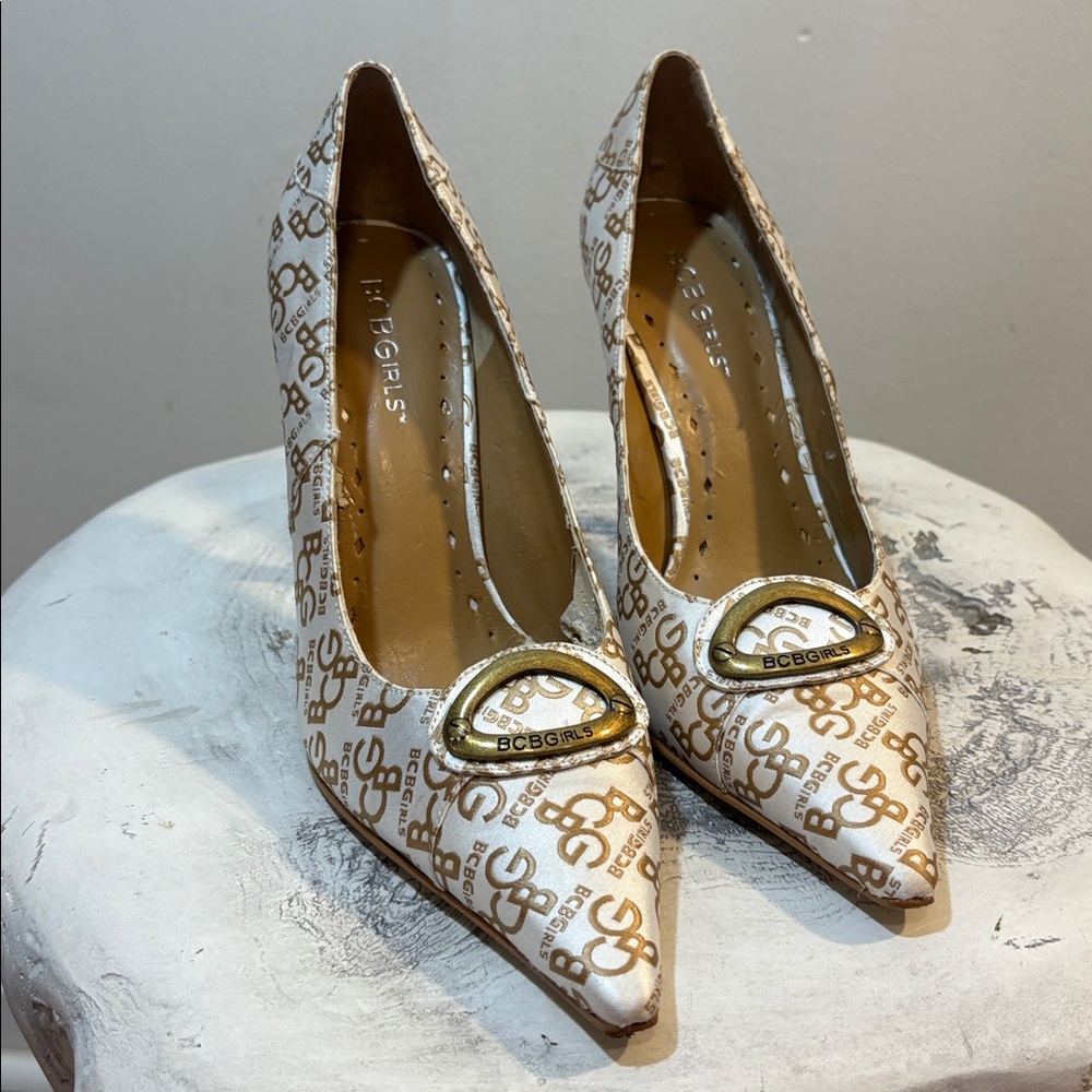 Classic White BCBGirls All Over Print Pointed Toe Brass Buckle Logo Heels Y2K
